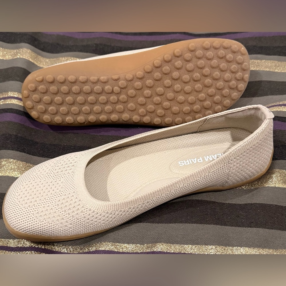 Dream Pairs Women's Light Beige Knit Flats - Picture 2 of 4